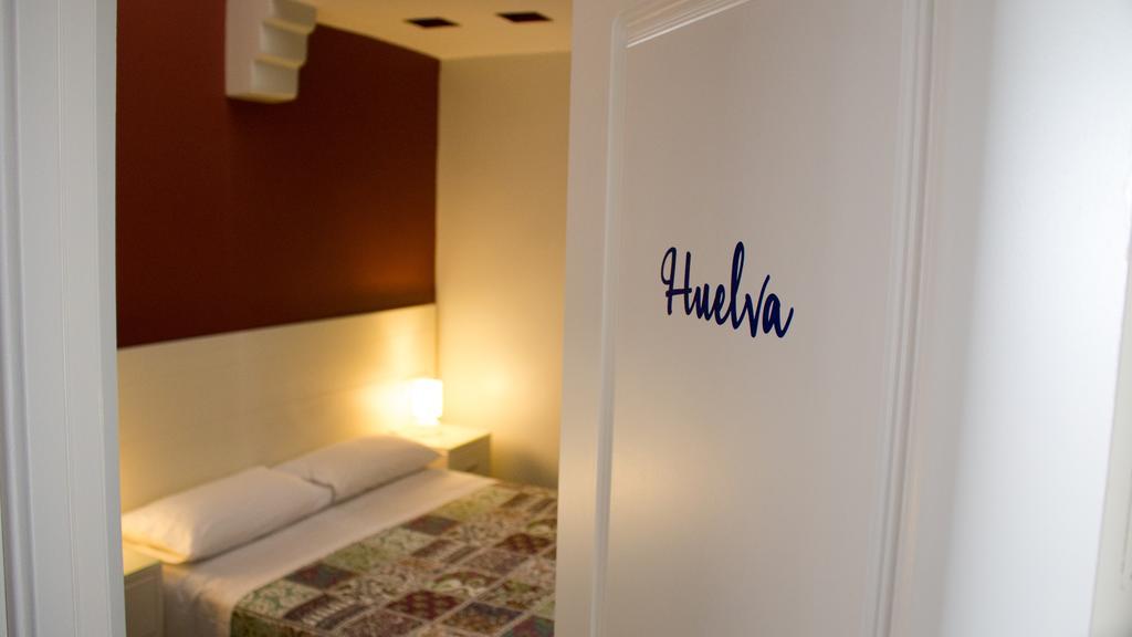 Hostal San Vicente II Seville Exterior photo