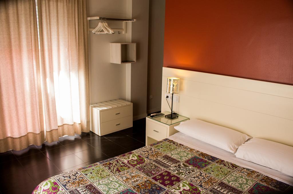 Hostal San Vicente II Seville Exterior photo