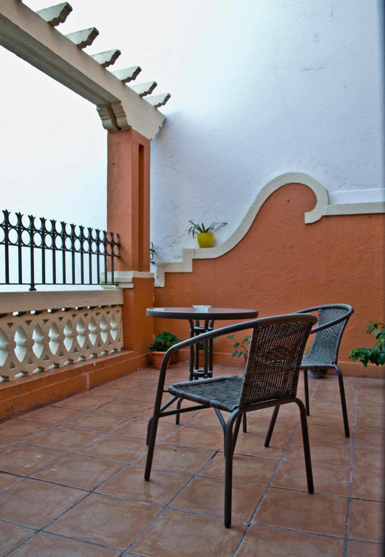 Hostal San Vicente II Seville Exterior photo